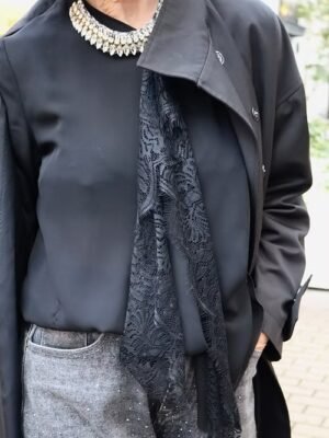 Camisa negra detalle puntilla