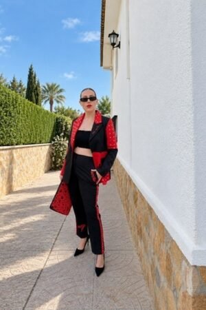 Blazer patchwork rock and roll de OH.LA con top y pantalón negros